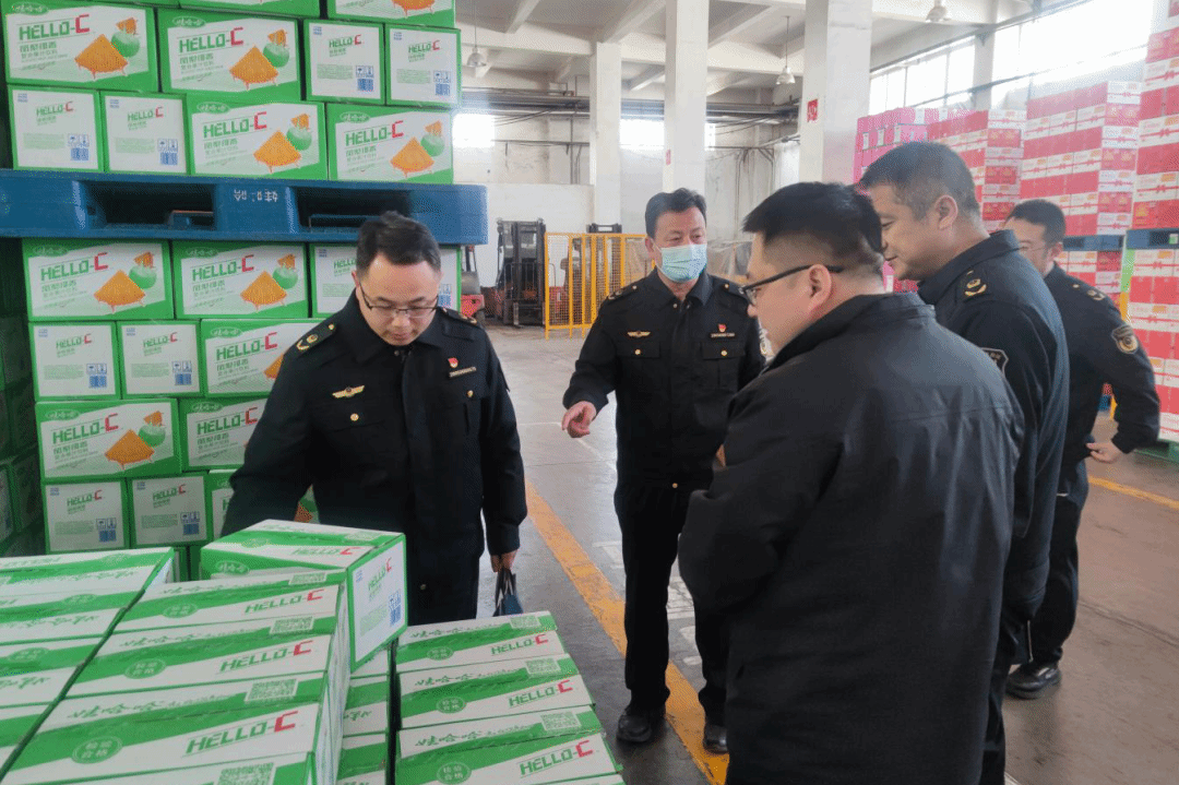 天水市市場(chǎng)監(jiān)管局開展春節(jié)前食用農(nóng)產(chǎn)品批發(fā)市場(chǎng)食品安全督查檢查